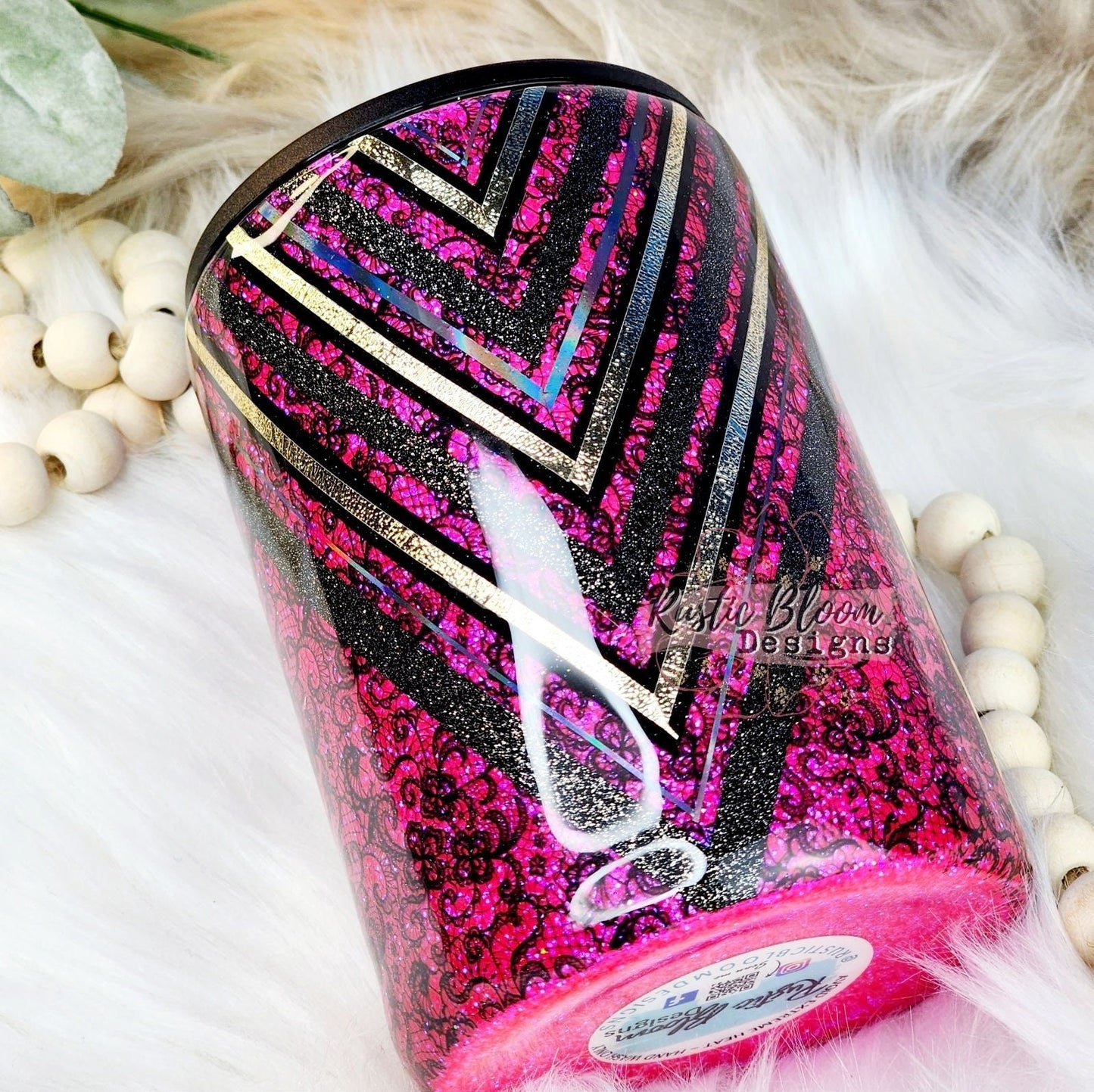 Hot Pink Glitter Lace Vsplit can coozie